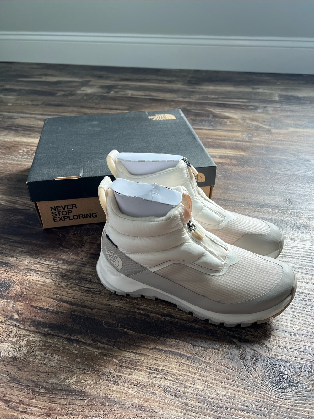 The North Face ThermoBall Progressive Zip II WP Women 7 White New in Box